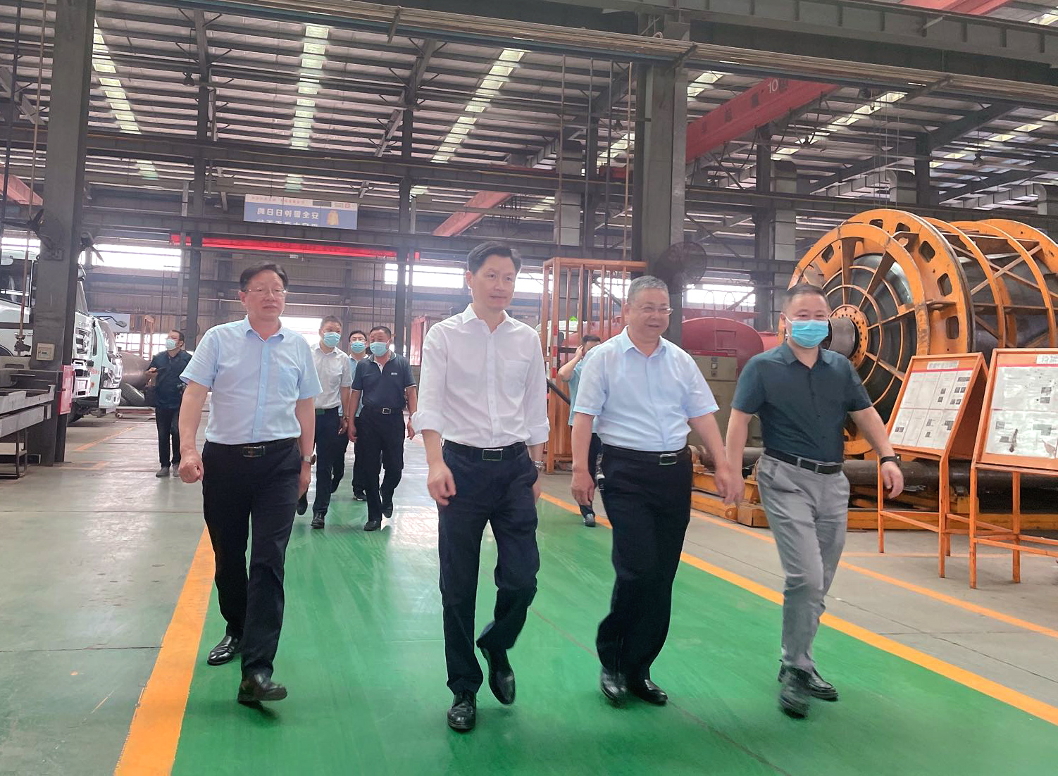 市委常委、常務(wù)副市長甘國棟一行蒞臨楚勝汽車集團(tuán)調(diào)研